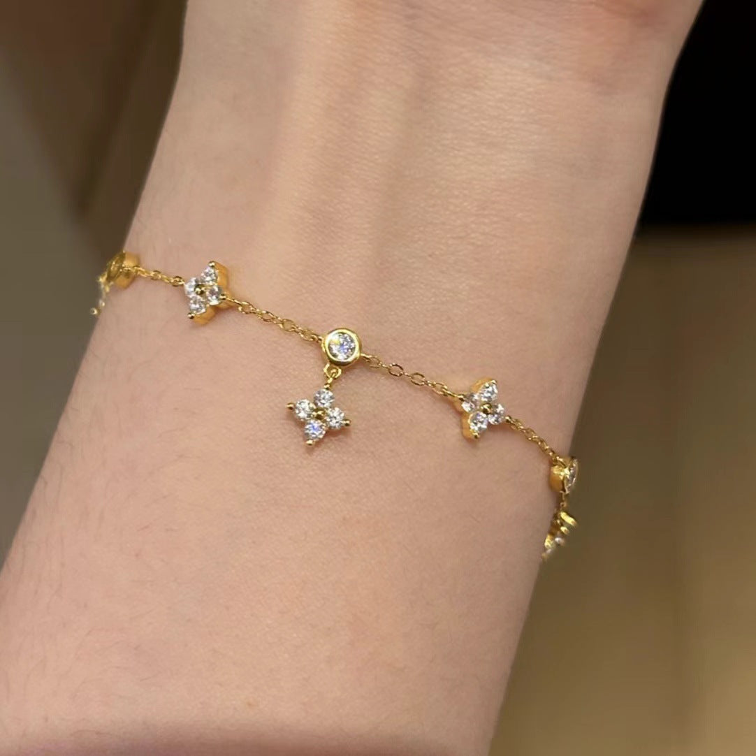 High-grade Four-leaf Clover Zircon Bracelet Fashion Gift Dignified Sense Of Design